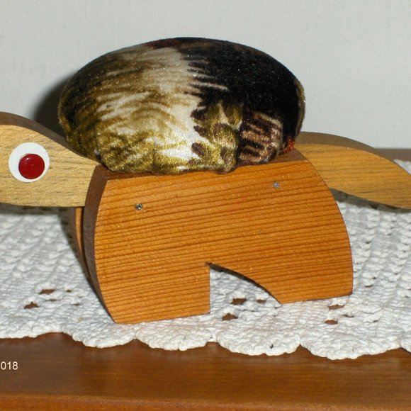 Vintage Wood Turtle Pin Cushion - Picture 6 of 7